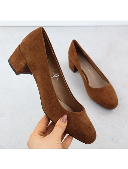 Velbloudí semišové lodičky na klínku Sergio model 21904724 - LEONE Velbloudí semišové lodičky na klínku Sergio model 21904724 - LEONE