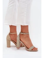 Lesklé Dámské Sandály Na Podpatku Zlaté model 21703987 - Boto Lesklé Dámské Sandály Na Podpatku Zlaté model 21703987 - Boto