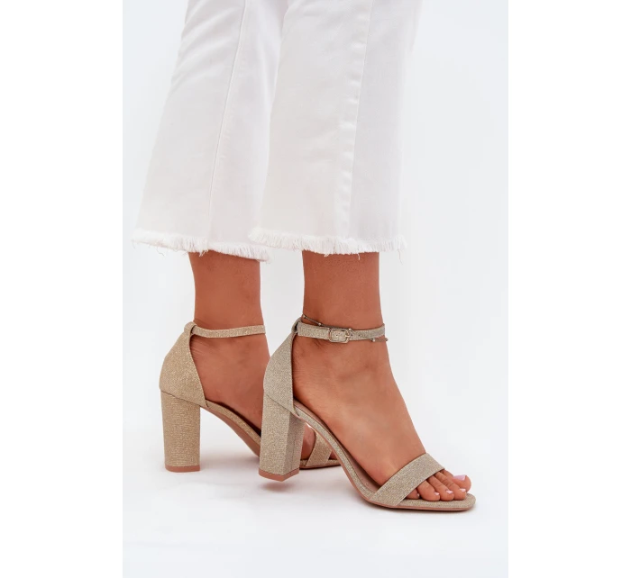 Lesklé Dámské Sandály Na Podpatku Zlaté model 21703987 - Boto Lesklé Dámské Sandály Na Podpatku Zlaté model 21703987 - Boto