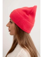 Dámská čepice měkká z huňaté pleteniny s ozdobnou model 21480725 malinová - K-Fashion Dámská čepice měkká z huňaté pleteniny s ozdobnou model 21480725 malinová - K-Fashion