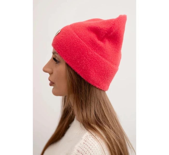 Dámská čepice měkká z huňaté pleteniny s ozdobnou model 21480725 malinová - K-Fashion Dámská čepice měkká z huňaté pleteniny s ozdobnou model 21480725 malinová - K-Fashion