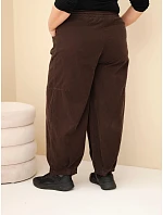 Dámské kalhoty bavlněné Plus Size manšestrové s gumou v pase a kapsami hnědé Dámské kalhoty bavlněné Plus Size manšestrové s gumou v pase a kapsami hnědé