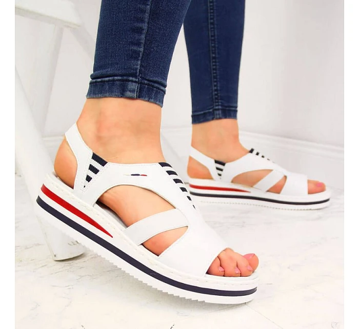 Sandály na platformě Rieker W V02Y5 white Sandály na platformě Rieker W V02Y5 white