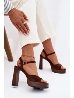 Dámské sandály na podpatku a platformě z eko semiše čokoládové model 21943409 - Boto