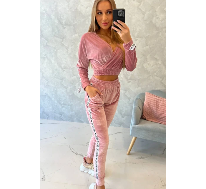 Velurová souprava s nápisem Queen dark powder pink