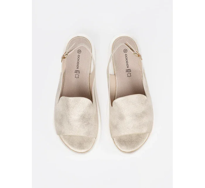 Pěkné dámské  sandály zlaté bez podpatku