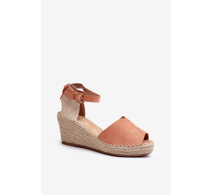 Pohodlné dámské sandály na klínu Světle růžová model 21585415 - EVENTO Pohodlné dámské sandály na klínu Světle růžová model 21585415 - EVENTO