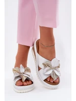 Kožené Dámské Klapky Na Klínu S Ozdobným Květem Artiker 52C0537 Bílé