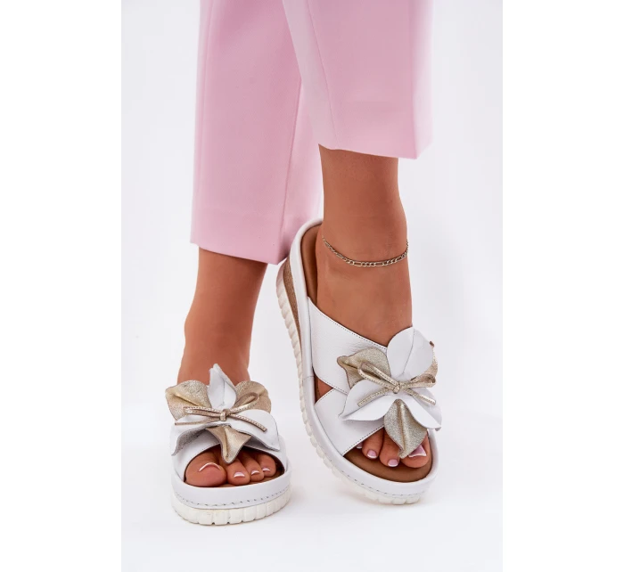 Kožené Dámské Klapky Na Klínu S Ozdobným Květem Artiker 52C0537 Bílé