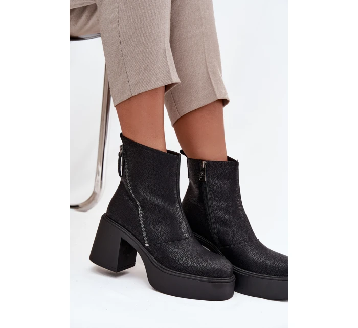 Kožené zateplené dámské kotníkové boty na sloupku a platformě Vinceza – černé Kožené zateplené dámské kotníkové boty na sloupku a platformě Vinceza – černé