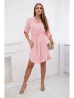 Šaty se zapínáním na knoflíky a zavazováním v pase pudrově růžová