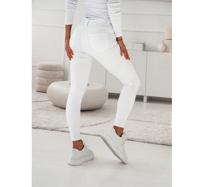 Roztrhané džínové džíny v bílé barvě