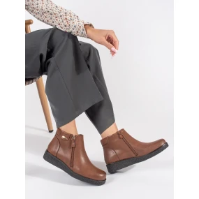 Trendy hnědé dámské  kotníčkové boty na plochém podpatku