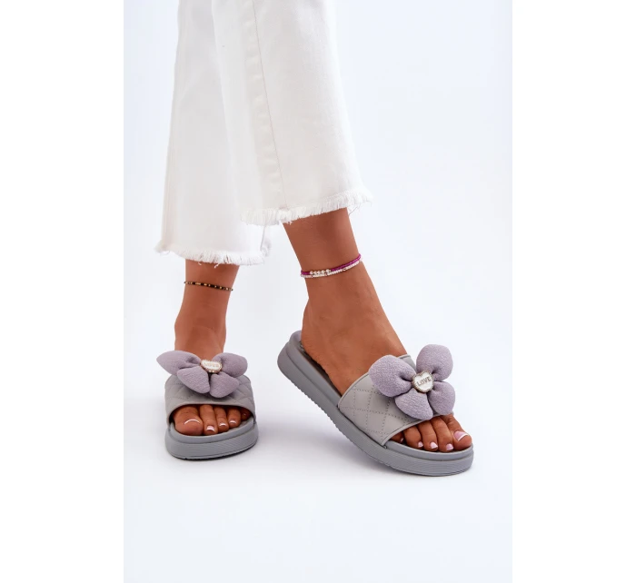 Dámské šedé sandály s ozdobou na nízké platformě Cedrella Dámské šedé sandály s ozdobou na nízké platformě Cedrella