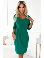 Zelené dámské šaty se a výstřihem model 20687101 - numoco Zelené dámské šaty se a výstřihem model 20687101 - numoco