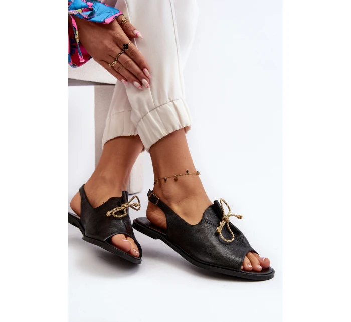 Kožené ploché sandály model 21646269 černé - Zazoo Kožené ploché sandály model 21646269 černé - Zazoo