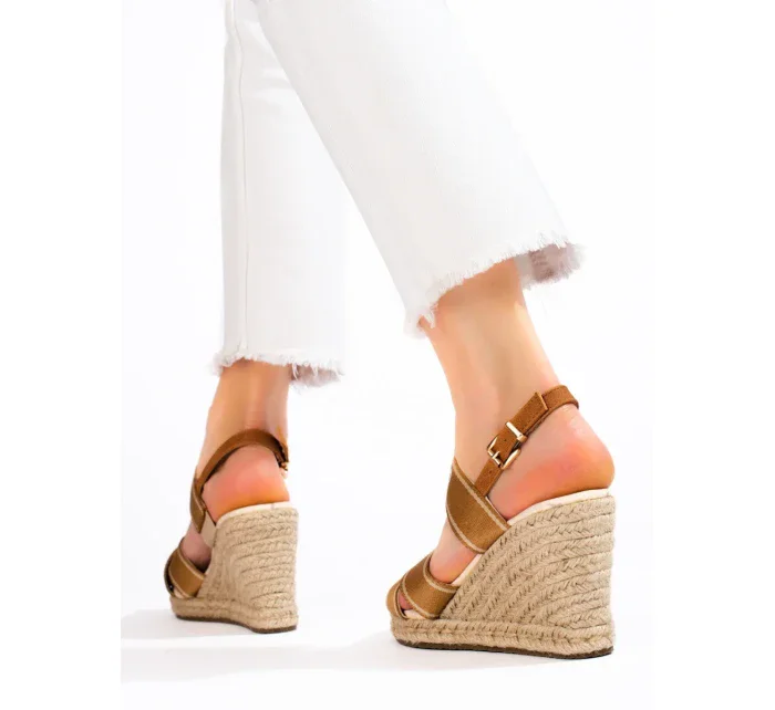 Jedinečné sandály dámské hnědé na klínku Jedinečné sandály dámské hnědé na klínku