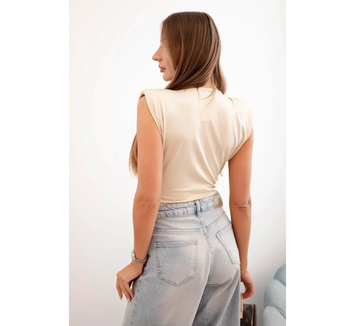 Dámská saténová halenka s hlubokým výstřihem béžový