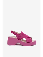 Kožené dámské sandály na platformě model 22101332 Fuchsiová - S.Barski Kožené dámské sandály na platformě model 22101332 Fuchsiová - S.Barski