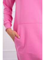 Šaty s kapucí ve světle růžové barvě