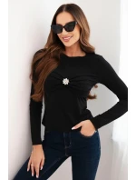 Dámská blůza z viskózy model 21468688 s řasením a broží černá - K-Fashion
