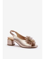 Kožené sandály s ozdobou model 21647411 Zlaté - Laura Messi