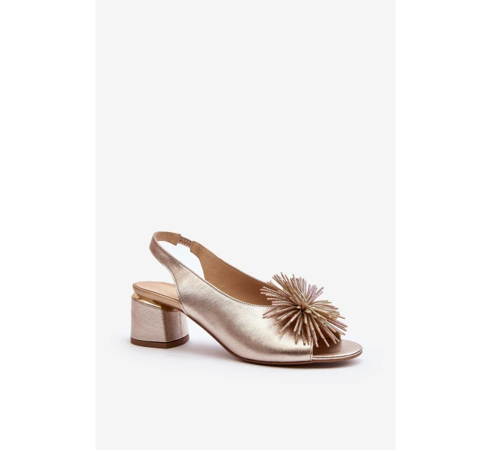 Kožené sandály s ozdobou model 21647411 Zlaté - Laura Messi