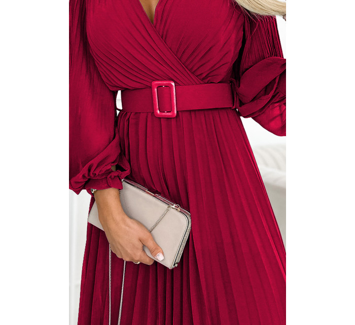 KLARA - Dámské plisované šaty ve vínové bordó barvě s výstřihem a opaskem 414-9