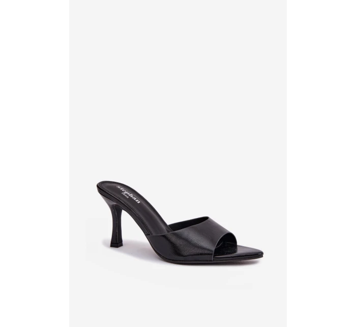 Lakované dámské pantofle na podpatku černé model 21918894 - Boto