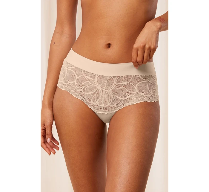 Triumph 10219748 Body Make-Up Illusion Lace Shorty barva:00nz-nude beige Triumph 10219748 Body Make-Up Illusion Lace Shorty barva:00nz-nude beige