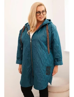 Dámská bunda Plus Size prošívaná s kapucí a nápisem model 21297112 mořská - K-Fashion