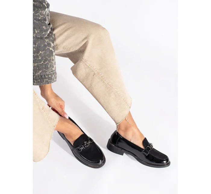 Krásné dámské černé mokasíny na plochém podpatku Krásné dámské černé mokasíny na plochém podpatku