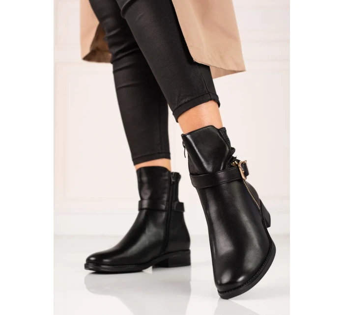 Jedinečné černé kotníčkové boty dámské na plochém podpatku Jedinečné černé kotníčkové boty dámské na plochém podpatku