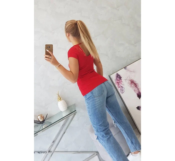 Halenka s krajkovým výstřihem červená