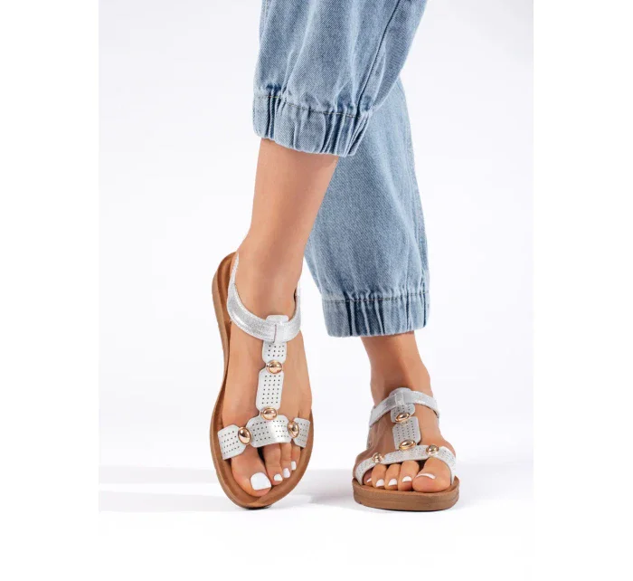 Moderní sandály dámské stříbrné na plochém podpatku Moderní sandály dámské stříbrné na plochém podpatku