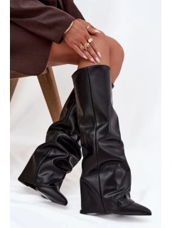 Dámské zateplené kozačky s vyvýšenou manžetou na podpatku – černé Elivira