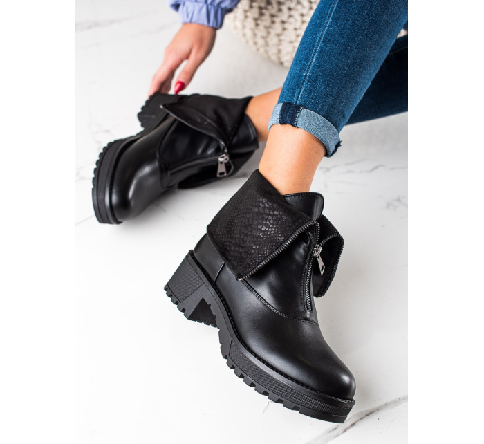 Pěkné dámské  kotníčkové boty černé na plochém podpatku