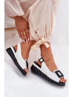 Kožené dámské sandály na klínu s ozdobou Artiker 56C2157 bílé