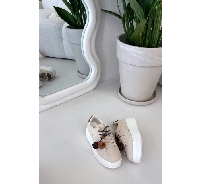 Dámské tenisky na platformě s ozdobnými pompony béžové Corinna