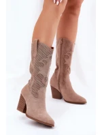 Dámské perforované kozačky ve stylu kovbojek na sloupkovém podpatku S.Barski – béžové, eko kůže Dámské perforované kozačky ve stylu kovbojek na sloupkovém podpatku S.Barski – béžové, eko kůže