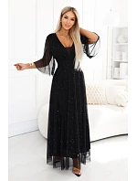Dlouhé lesklé plus size šaty s výstřihem a rukávy černé model 22200156 - numoco basic Dlouhé lesklé plus size šaty s výstřihem a rukávy černé model 22200156 - numoco basic