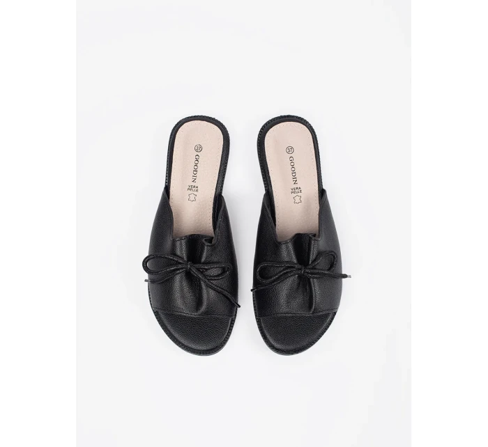 Luxusní dámské černé  nazouváky na plochém podpatku