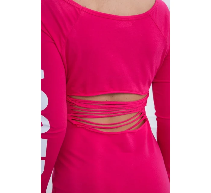 Roztrhané fuchsiové šaty