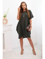 Šaty s kapsami a přívěskem khaki Šaty s kapsami a přívěskem khaki