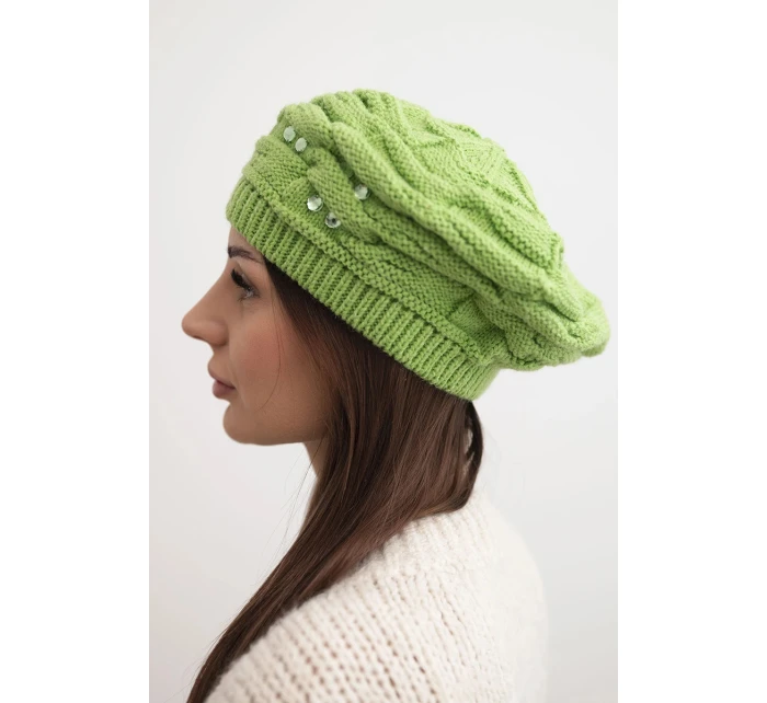 Dámská zimní čepice s ozdobným pletením a krystalky K398 pistáciová