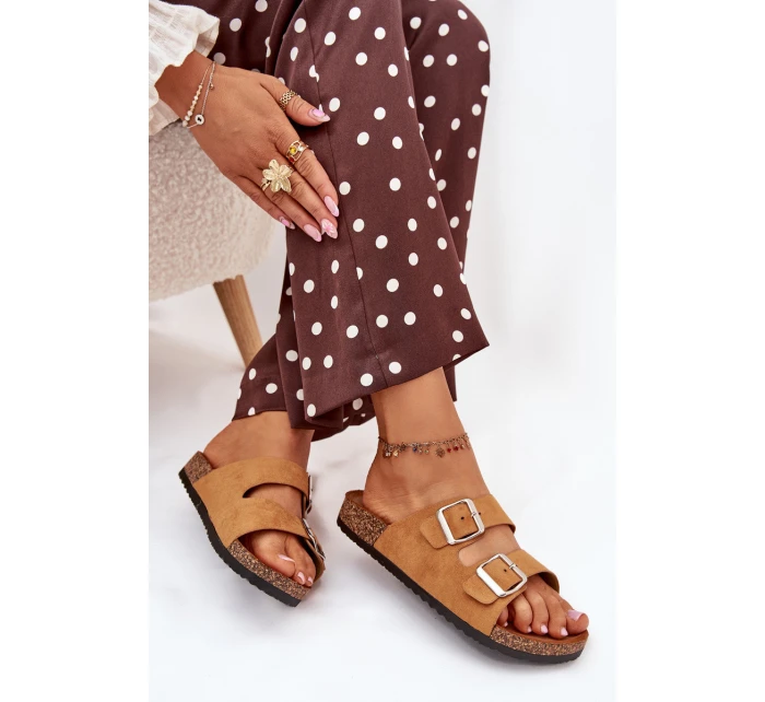 Dámské sandály na korkové platformě s přezkami Camel model 21704361 - Boto Dámské sandály na korkové platformě s přezkami Camel model 21704361 - Boto