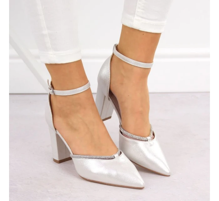 Dámské ažurové sandály béžové model 21904482 - Sabatina