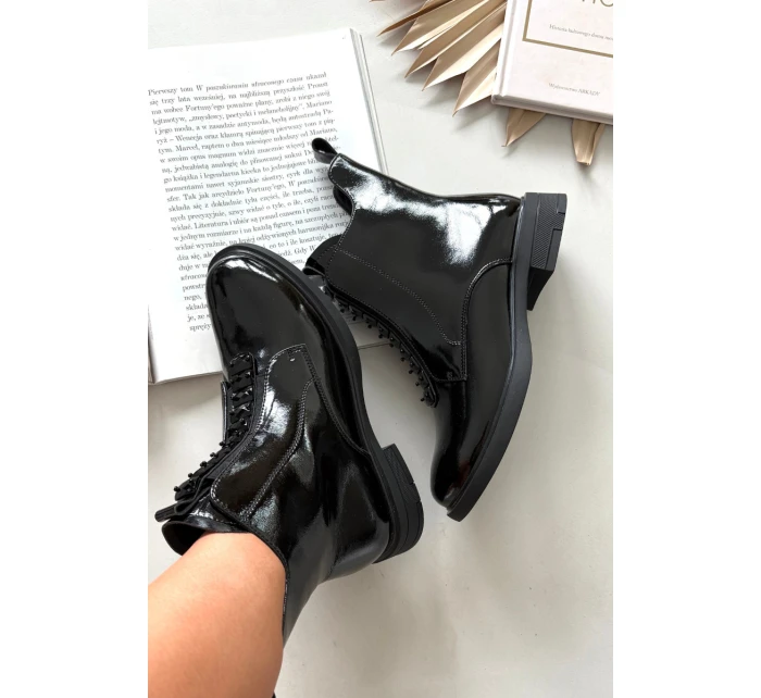 Lakované dámské kozačky z přírodní kůže D&A MR52-108 Černé