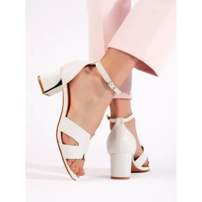 Krásné bílé  sandály dámské na širokém podpatku
