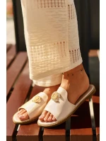 Elegantní Dámské Lesklé Sandály S Ozdobou S.Barski KV27-050 Zlaté